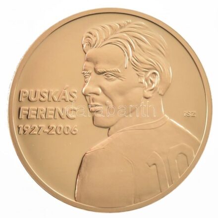 ifj. Szlávics László (1959-) 2011. 'Nagy Magyarok / Puskás Ferenc' aranyozott Cu emlékérem tanúsítvánnyal (40mm) T:PP