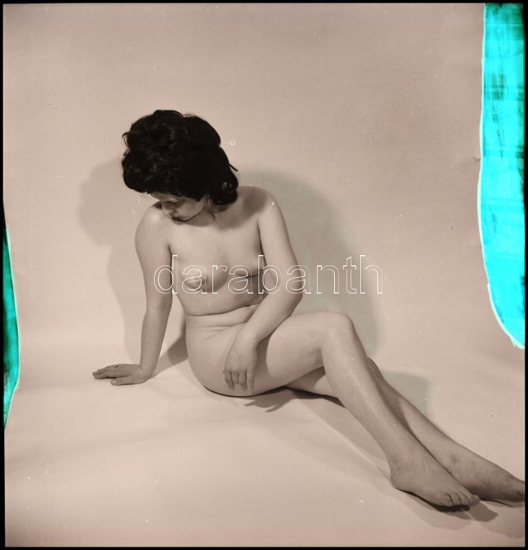 Vizuális feljegyzések lányokról, eltérő időben készült, szolidan erotikus felvételek, 3 db vintage NEGATÍV Vincze János (1922-1999) kecskeméti fotóművész hagyatékából, 6x6 cm és 6x9 cm - Image 3