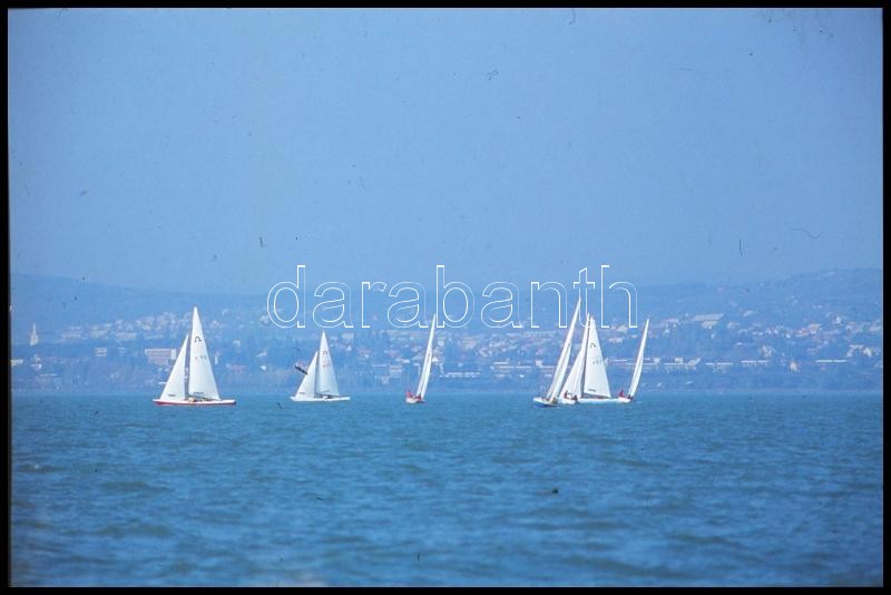 cca 1978 Balatoni vitorlások, profi minőségű, szabadon felhasználható felvételek, 21 db vintage DIAPOZITÍV, 24x36 mm