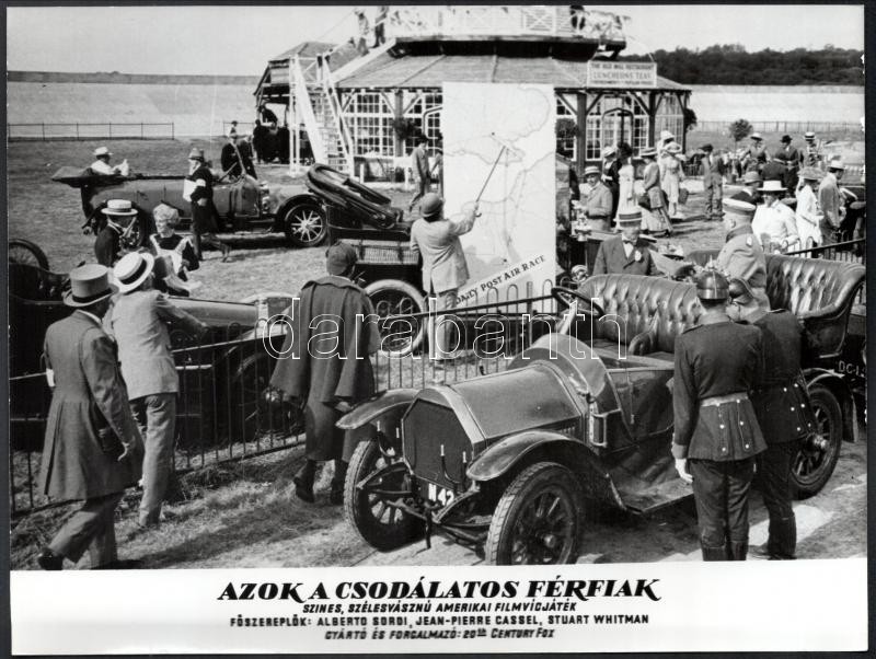 Automobilok különféle filmekben, 5 db vintage produkciós filmfotó, ezüst zselatinos fotópapíron, 18x24 cm