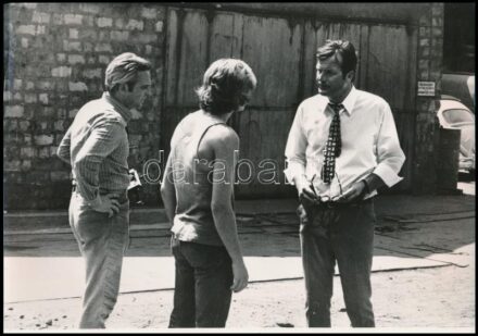 Bujtor István és Latinovits Zoltán színészek közös jelenete ,,A legszebb férfikor' című filmben, 1 db vintage produkciós filmfotó, ezüst zselatinos fotópapíron, 21x30 cm