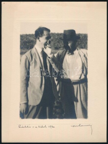 1930 Orphanidesz János (1876-1939) aláírásával jelzett vintage fotóművészeti alkotás, művészfólián keresztül másolva, ezüst zselatinos fotópapíron, képméret 16x11,5 cm, papírméret 24x18 cm