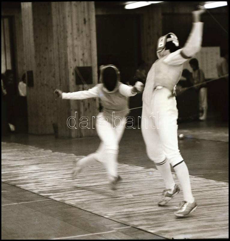 cca 1978 Vívók a páston, 3 db vintage NEGATÍV, Kotnyek Antal (1921-1990) budapesti fotóriporter hagyatékából, 6x6 cm - Image 2