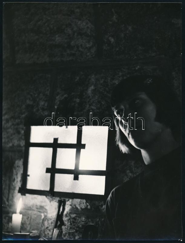 1967 Balogh Ferenc (1923-1993) békéscsabai fotóművész hagyatékából, pecséttel jelzett, vintage fotóművészeti alkotás (A tokaji Tavernában), ezüst zselatinos fotópapíron, 24x18 cm