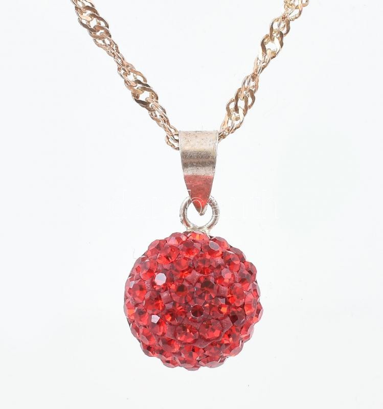 Ezüst(Ag) csavart nyaklánc piros medállal, jelzett, h: 48 cm, bruttó: 2,4 g