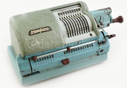 RETRO Triumphator Német tekerős mechanikus számológép, kopott, 36x16cm