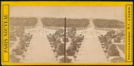 cca 1890-1900 Jardin des Tuileries, Tuileriák kertjének keményhátú sztereófotója, Paris Nouveau Photographie N.C. a Paris, a hátoldalán feliratozva, a felületén apró foltokkal, 8x17 cm