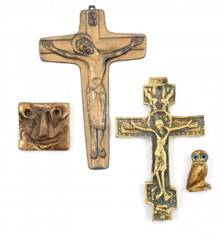 4 db réztárgy: bagoly figura, plasztika, két feszület, kisebb kopásnyomokkal, 3,5 cm - 15 cm