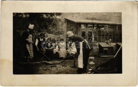 1913 Magyar folklór, sütögetés az udvaron / Hungarian folklore, grilling in the yard. photo (fl)
