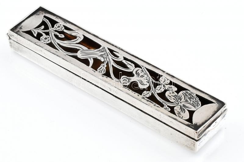 Ezüst(Ag) illatosító dobozka áttört virágmotívummal, jelzett, 8,3×0,9ú1,8 cm, nettó: 29,2 g