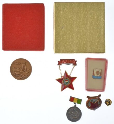 6db-os vegyes szocialista jelvény, emlékérem tétel, közte ~1960-1970. 'Munkásőr sapkajelvény' zománcozott fém sapkajelvény (34x29mm) T:2,2-