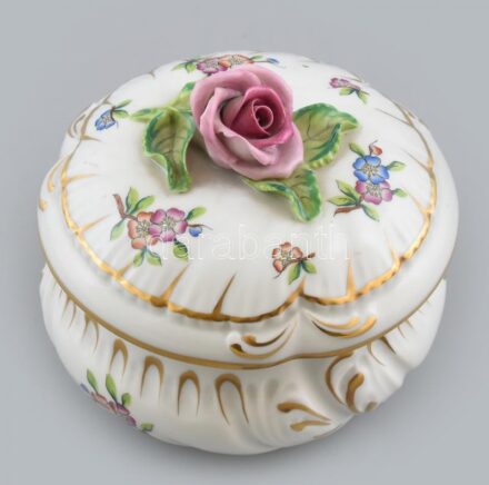 Herendi Eton mintás bonbonier, apró lepattanás a rózsán, kézzel festett, jelzett, m:10 cm, d:12 cm