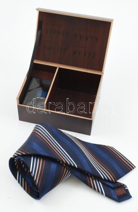 Ford Nyakkendő dobozban.