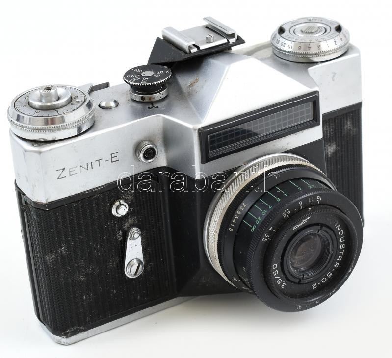 cca 1980 Zenit-E szovjet fényképezőgép, Industar-50-2 3,5/50 objektívvel, sapkával, a moszkvai olimpia logójával ellátva, eredeti bőr tokjában / Zenit-E vintage USSR 35mm camera, with the logo of the 1980 Moscow Olympics, in original - Image 2