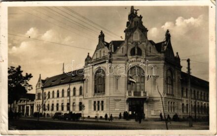 1943 Nagyszalonta, Salonta; Városháza magyar zászlókkal / town hall with Hungarian flags (EK)