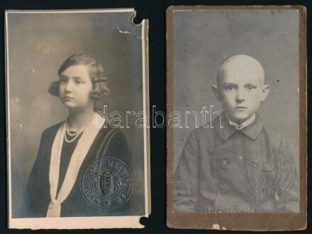 cca 1922 Fényképes MÁV igazolvány + fénykép igazolvány nélkül, hidegpecséttel, kissé sérültek