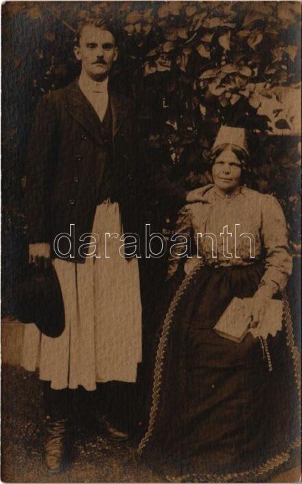 Magyar népviselet / Hungarian folklore. photo