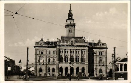 1942 Újvidék, Novi Sad; Városháza, villamos. Keller és Kiss kiadása / town hall, tram