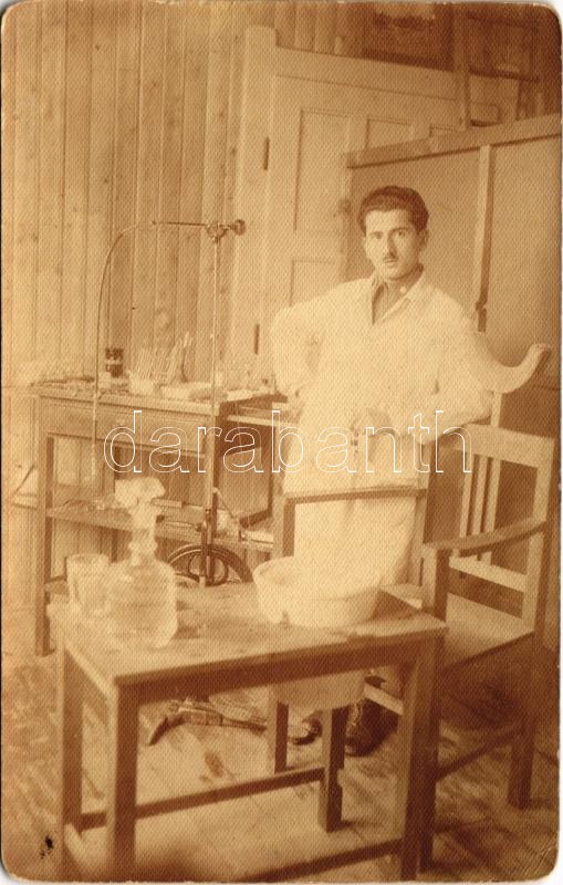 1915 Első világháborús katonai orvos rendelőben / WWI military doctor. photo (EK)