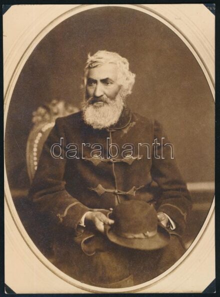 cca 1920 Férfi portréja egy marosvásárhelyi műteremből, 12×8,5 cm