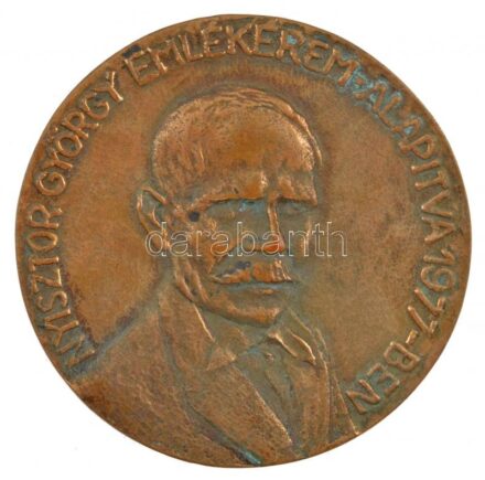Léderer Tamás (1938-) 1988. 'Nyisztor György Emlékérem - alapítva 1977-ben / Adományozva 1988' öntött Br érem eredeti, de sérült tokban (97,5mm) T:2 patina