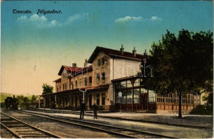 1917 Trencsén, Trencín; pályaudvar, vasútállomás, gőzmozdony / railway station, locomotive + 'KESNYŐ POSTAI ÜGYN'