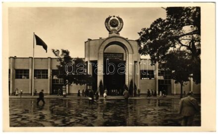 1949 Budapest, Budapesti Nemzetközi Őszi Vásár, Szovjetunió pavilon, 'Éljen és erősödjék a Szovjetunió és a Magyar Köztársaság közötti szövetség és barátság! - Molotov' felirat