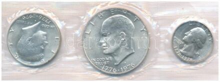 Amerikai Egyesült Államok 1976S 1/4$ Ag 'Washington' + 1/2$ Ag 'Kennedy' + 1$ Ag 'Eisenhower' 'Bicentennial' szettben, műanyag vákuum csomagolásban T:1,1- kis ü. USA 1976S 1/4 Dollar 'Washington' + 1/2 Dollar Ag 'Kennedy' + 1 Dollar