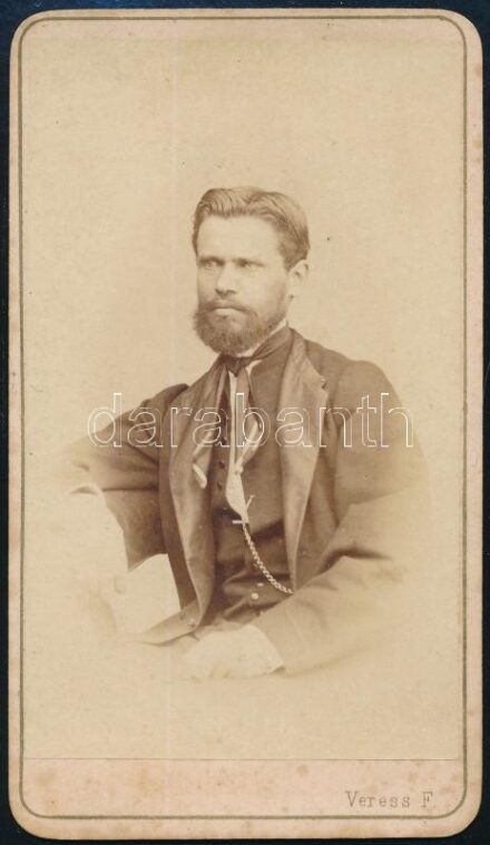 cca 1860 Férfi portré vizitkártya Veress F. kolozsvári műterméből
