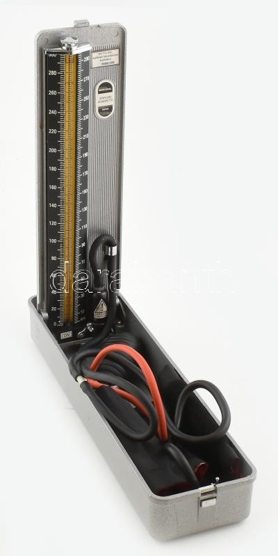 Japán gyártmányú higanyos vérnyomásmérő, összecsukható fém tokban, 34x10 cm