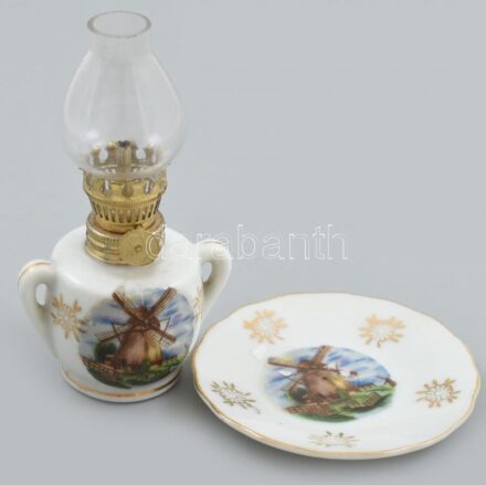 Szélmalmot ábrázoló porcelán petróleumlámpa 10 cm, plusz tányér d: 8 cm jelzés nélkül