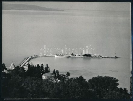 cca 1960-1970 Tihany, Balaton-part a mólóval, 2 db fotó, 24x18 cm