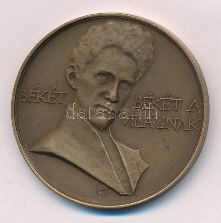 Lapis András (1942- ) 1983. 'Békét, békét a világnak / Kiskőrös tíz éve város' kétoldalas bronz emlékérem (42,5mm) T:1- Adamo KK5
