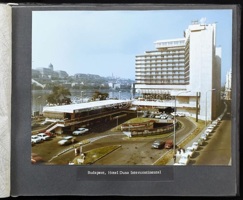 cca 1980 Építésügyi Tájékoztató Központ fényképalbuma, benne 19 db albumlapokra ragasztott fotóval, 19,5x15 cm méretben, angol nyelven feliratozva