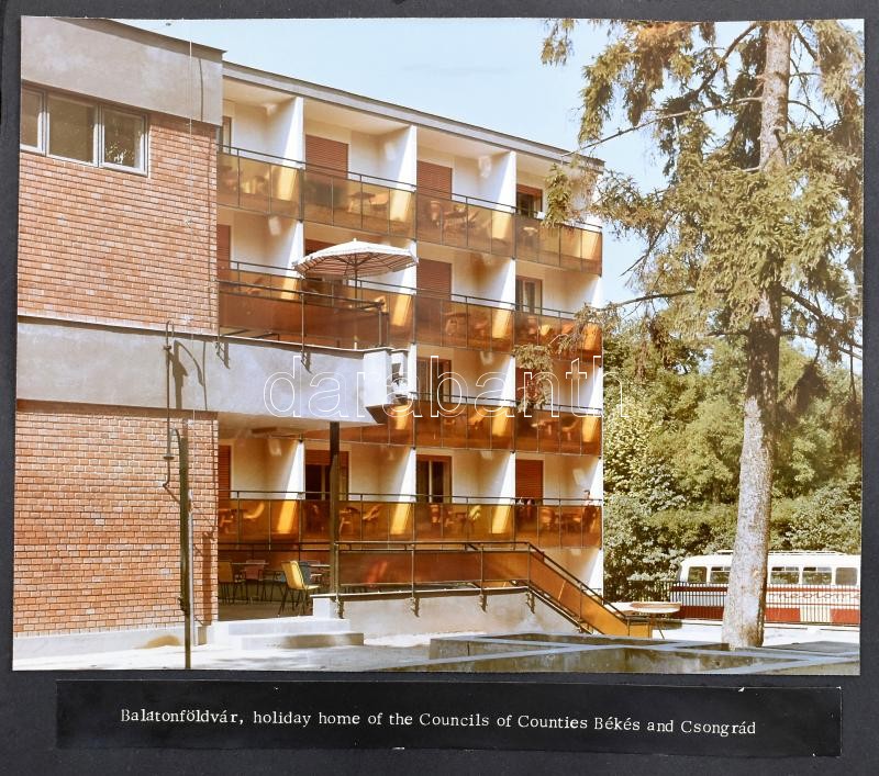 cca 1980 Építésügyi Tájékoztató Központ fényképalbuma, benne 19 db albumlapokra ragasztott fotóval, 19,5x15 cm méretben, angol nyelven feliratozva - Image 2