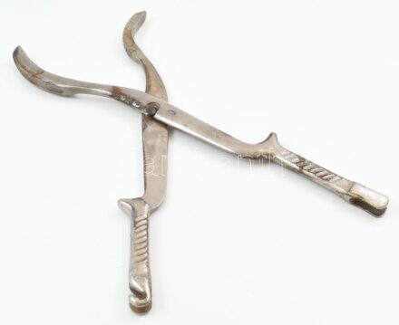 Régi bőrműves vagy cipész szerszám, fém, Garay S. (?) Bpest jelzéssel, kopásnyomokkal, kisebb rozsdafoltokkal, h: 42,5 cm