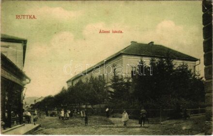 Ruttka, Vrútky; Állami iskola, üzlet. Schulz Ármin kiadása / school, shop (EK)
