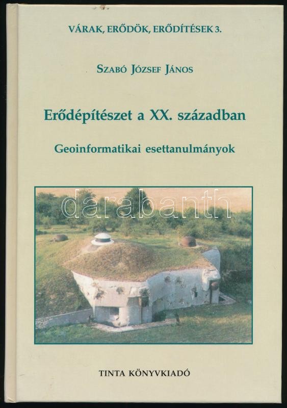 Szabó József János: Erődépítészet a XX. században. Geoinformatikai esettanulmányok. Várak, erődök, erődítések 3. Bp., 2004., Tinta. Fekete-fehér térképekkel, ábrákkal, képekkel illusztrált. Kiadói kartonált papírkötés.
