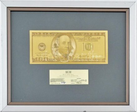 Amerikai Egyesült Államok 1999. 100$ 'Federal Reserve Note' aranyozott bankjegy replika, üvegezett keretben, tanúsítvánnyal T:I USA 1999. 100 Dollars 'Federal Reserve Note' gold plated banknote replica' in glass frame with certificate C:UNC