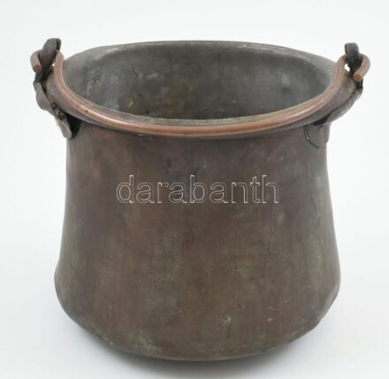 Nagy méretű vastagfalú réz üst, m: 18 cm