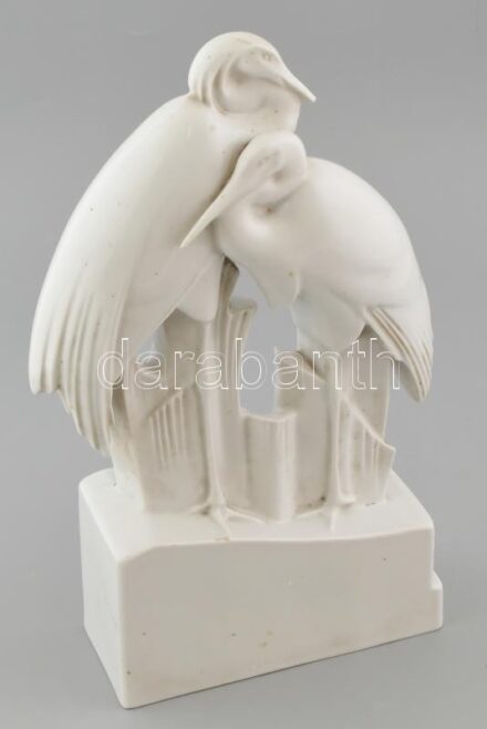 Zsolnay porcelán gólya pár. Fehér mázas, jelzett., sérült (csőr hiányos). 33 cm
