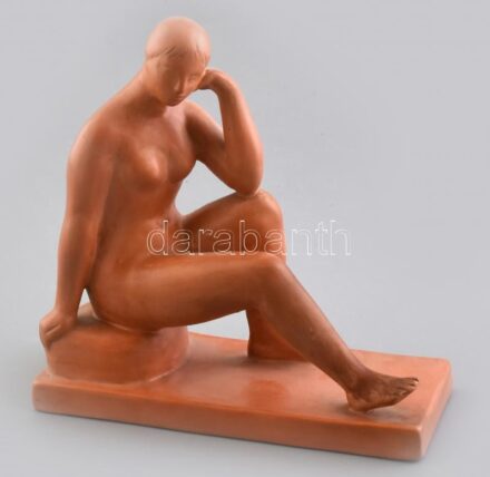 Marosán László (1916-1991): Ülő nő, terrakotta, jelzett, lába javított, m: 19 cm