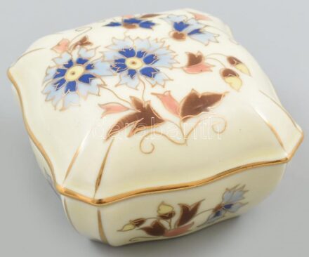 Zsolnay búzavirágmintás porcelán bonbonier, kézzel festett, jelzett, kopott, 7,5x7,5 cm