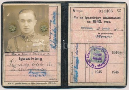 1942-43 Légrády Elek m. kir. alezredes fényképes MÁV igazolványa, sajátkezű aláírásával. Légrády 1942-43 körül a kecskeméti 3. harckocsi ezred alárendeltségébe tartozó II. páncélos-zászlóalj parancsnoka, 1944-ben a Makó