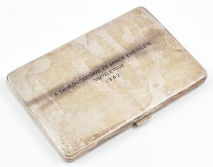 Ezüst (Ag) cigaretta tárca, 1942, jelzett, 8,5x12,5 cm, nettó: 186g