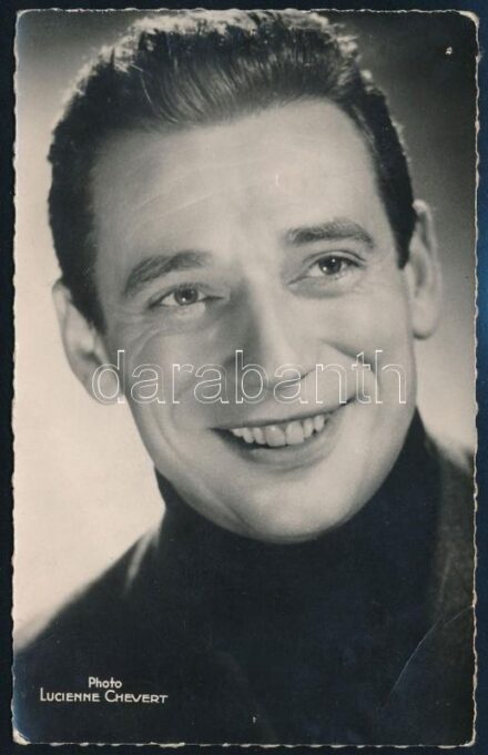 Yves Montand portréja, Lucienne Chevert eredeti felvétele alapján készült sokszorosított fotólap, törésnyomokkal, 14×9 cm