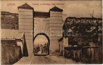 Lőcse, Levoca; Városi középkapu régi várfallal. Braun Fülöp kiadása / castle gate, castle wall
