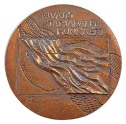 ~1970. 'Kiváló társadalmi munkáért / Hazafias Népfront Országos Tanácsa' kétoldalas, öntött Br plakett. Szign.:B.I. (96mm) T:1
