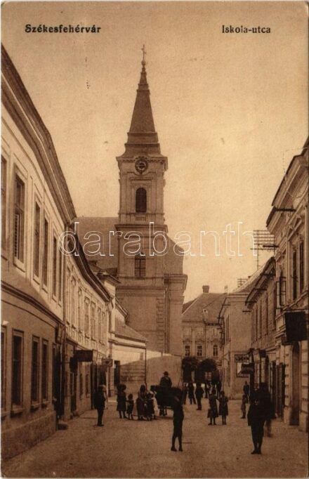 Székesfehérvár, Iskola utca, könyvnyomda, üzletek