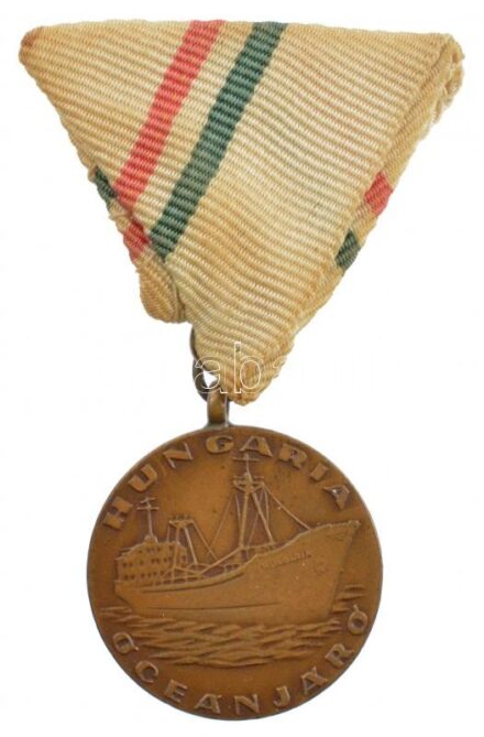 1934. Hungaria óceánjáró / Az első Duna-tengeri Hajó Budapest' Br medál mellszalagon (30mm) T:2